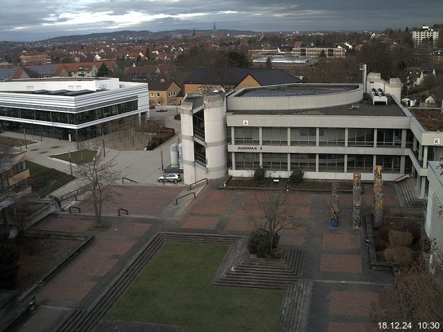 Foto der Webcam: Verwaltungsgebäude, Innenhof mit Audimax, Hörsaal-Gebäude 1