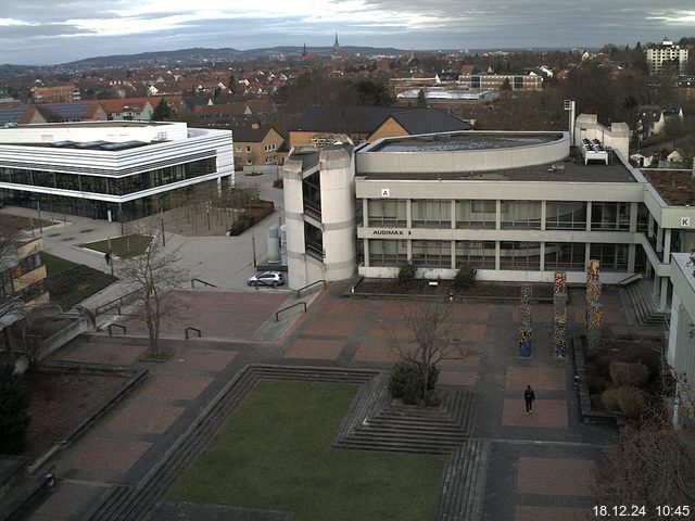 Foto der Webcam: Verwaltungsgebäude, Innenhof mit Audimax, Hörsaal-Gebäude 1