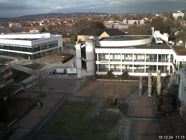 Foto der Webcam: Verwaltungsgebäude, Innenhof mit Audimax, Hörsaal-Gebäude 1