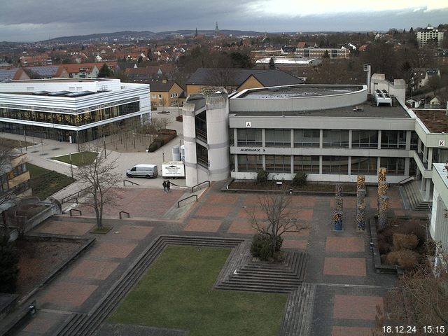 Foto der Webcam: Verwaltungsgebäude, Innenhof mit Audimax, Hörsaal-Gebäude 1