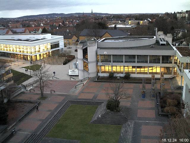 Foto der Webcam: Verwaltungsgebäude, Innenhof mit Audimax, Hörsaal-Gebäude 1