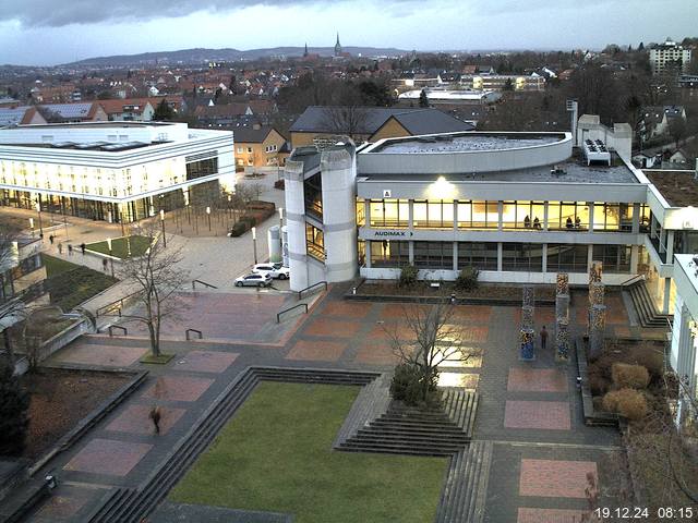 Foto der Webcam: Verwaltungsgebäude, Innenhof mit Audimax, Hörsaal-Gebäude 1