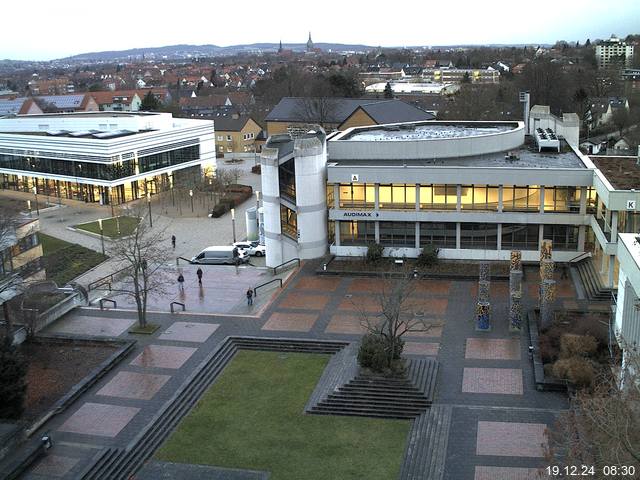 Foto der Webcam: Verwaltungsgebäude, Innenhof mit Audimax, Hörsaal-Gebäude 1