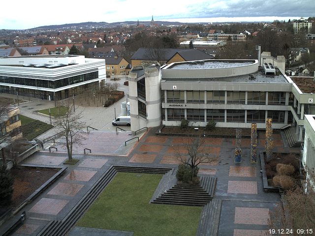 Foto der Webcam: Verwaltungsgebäude, Innenhof mit Audimax, Hörsaal-Gebäude 1