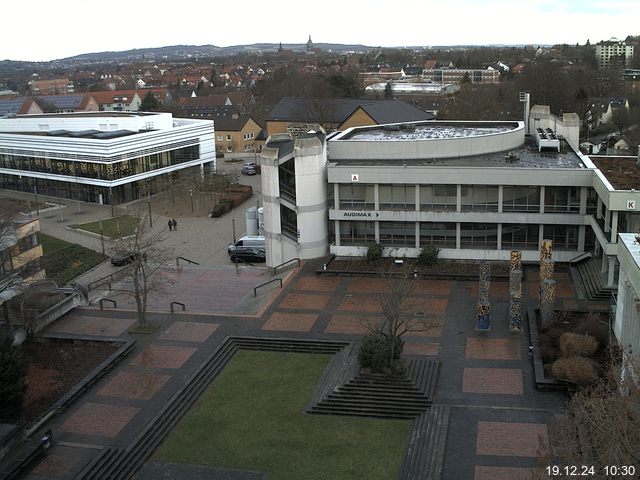 Foto der Webcam: Verwaltungsgebäude, Innenhof mit Audimax, Hörsaal-Gebäude 1