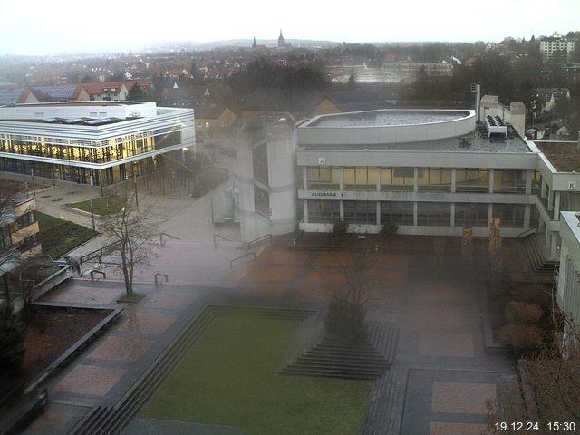 Foto der Webcam: Verwaltungsgebäude, Innenhof mit Audimax, Hörsaal-Gebäude 1