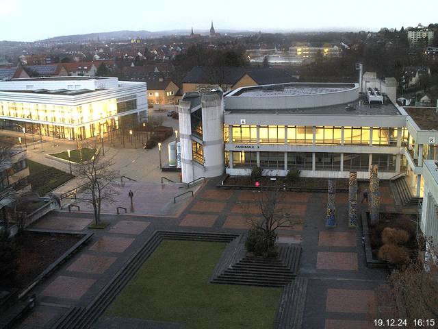 Foto der Webcam: Verwaltungsgebäude, Innenhof mit Audimax, Hörsaal-Gebäude 1