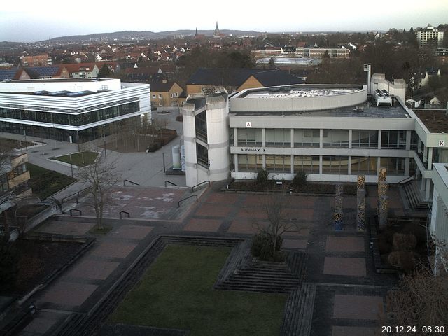 Foto der Webcam: Verwaltungsgebäude, Innenhof mit Audimax, Hörsaal-Gebäude 1