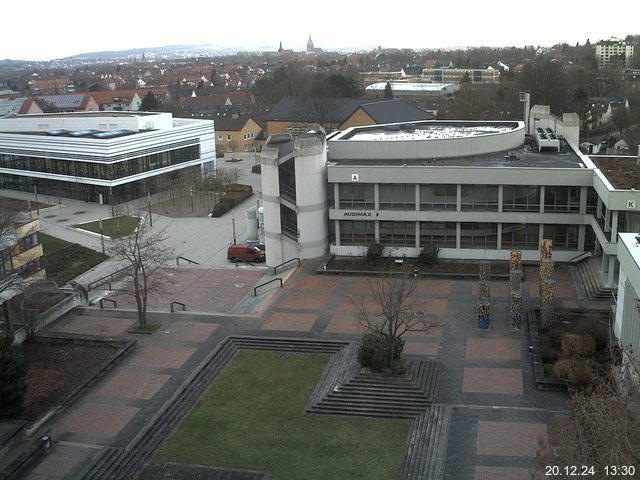 Foto der Webcam: Verwaltungsgebäude, Innenhof mit Audimax, Hörsaal-Gebäude 1