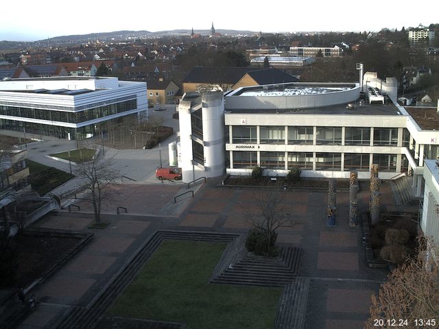 Foto der Webcam: Verwaltungsgebäude, Innenhof mit Audimax, Hörsaal-Gebäude 1