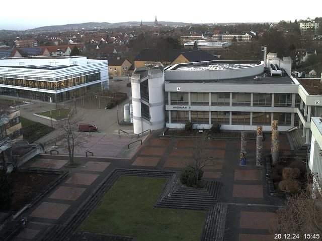 Foto der Webcam: Verwaltungsgebäude, Innenhof mit Audimax, Hörsaal-Gebäude 1