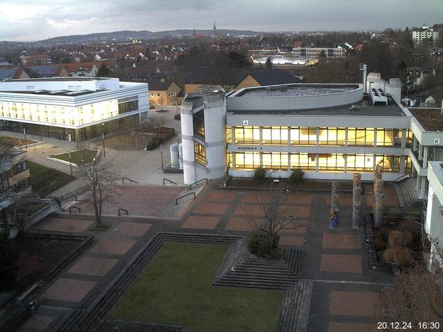 Foto der Webcam: Verwaltungsgebäude, Innenhof mit Audimax, Hörsaal-Gebäude 1