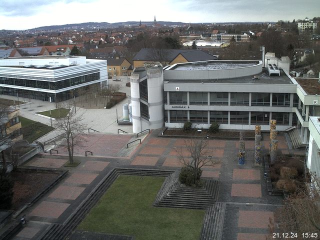 Foto der Webcam: Verwaltungsgebäude, Innenhof mit Audimax, Hörsaal-Gebäude 1