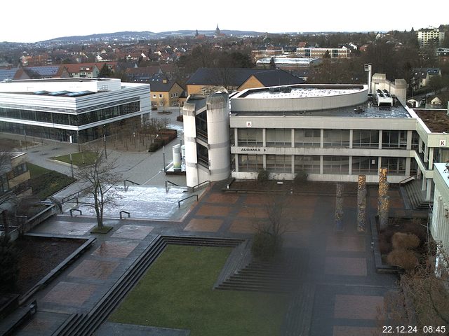 Foto der Webcam: Verwaltungsgebäude, Innenhof mit Audimax, Hörsaal-Gebäude 1