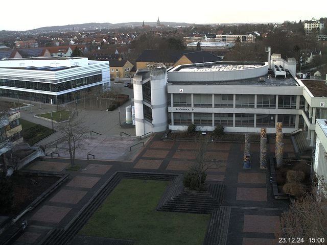 Foto der Webcam: Verwaltungsgebäude, Innenhof mit Audimax, Hörsaal-Gebäude 1