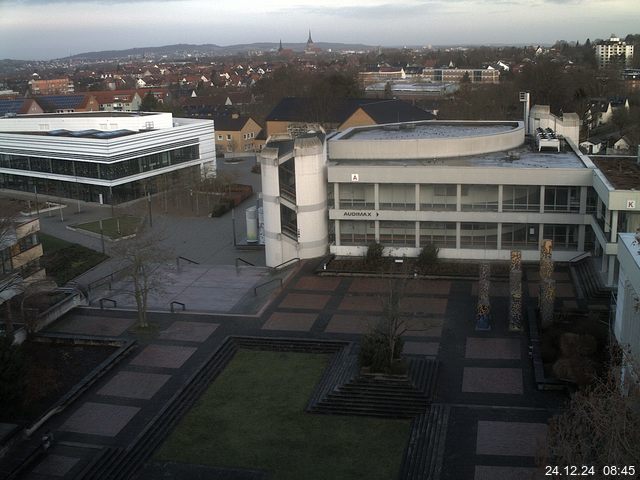 Foto der Webcam: Verwaltungsgebäude, Innenhof mit Audimax, Hörsaal-Gebäude 1