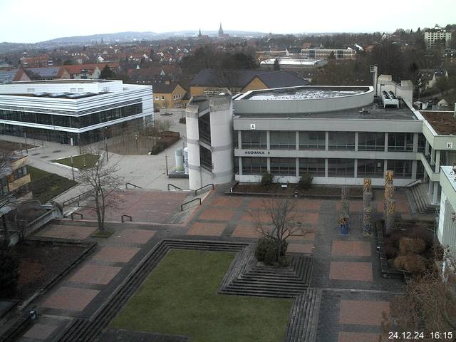 Foto der Webcam: Verwaltungsgebäude, Innenhof mit Audimax, Hörsaal-Gebäude 1