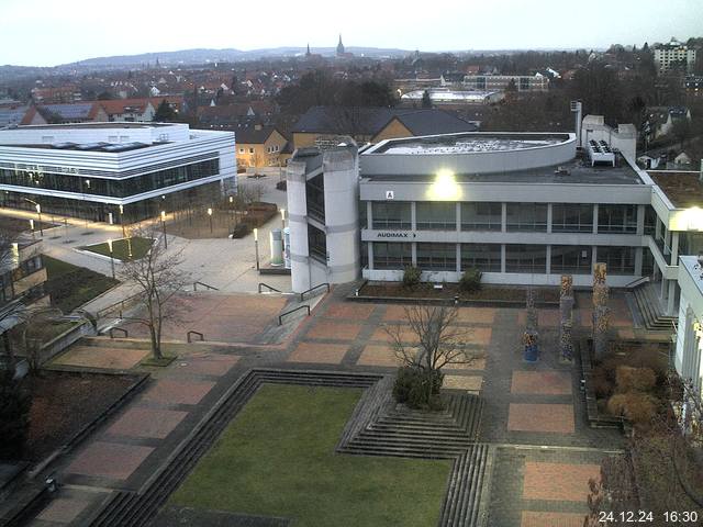 Foto der Webcam: Verwaltungsgebäude, Innenhof mit Audimax, Hörsaal-Gebäude 1