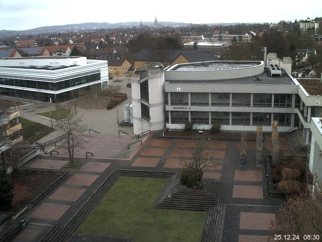 Foto der Webcam: Verwaltungsgebäude, Innenhof mit Audimax, Hörsaal-Gebäude 1