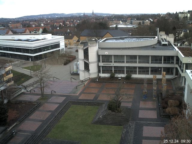 Foto der Webcam: Verwaltungsgebäude, Innenhof mit Audimax, Hörsaal-Gebäude 1