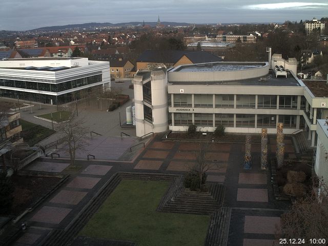 Foto der Webcam: Verwaltungsgebäude, Innenhof mit Audimax, Hörsaal-Gebäude 1