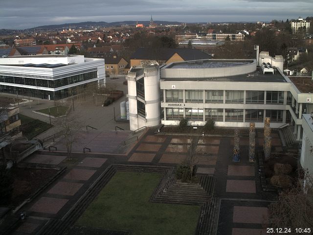 Foto der Webcam: Verwaltungsgebäude, Innenhof mit Audimax, Hörsaal-Gebäude 1