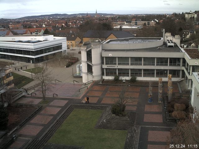 Foto der Webcam: Verwaltungsgebäude, Innenhof mit Audimax, Hörsaal-Gebäude 1