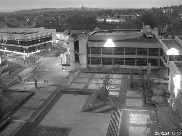 Foto der Webcam: Verwaltungsgebäude, Innenhof mit Audimax, Hörsaal-Gebäude 1