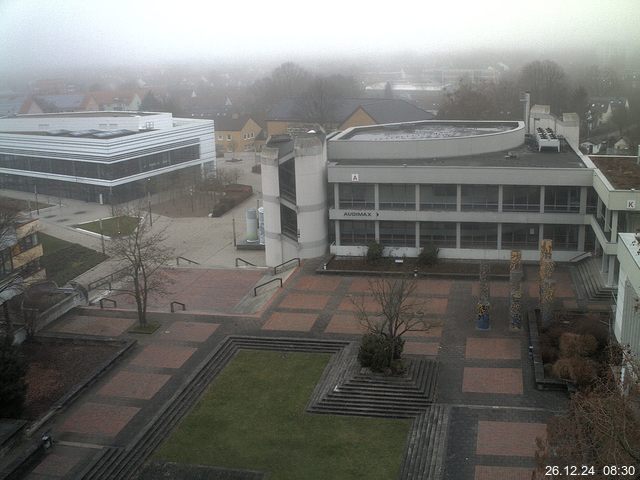 Foto der Webcam: Verwaltungsgebäude, Innenhof mit Audimax, Hörsaal-Gebäude 1