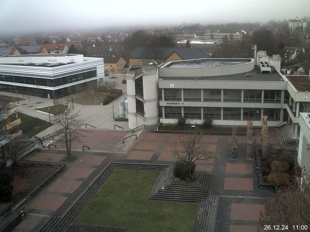 Foto der Webcam: Verwaltungsgebäude, Innenhof mit Audimax, Hörsaal-Gebäude 1