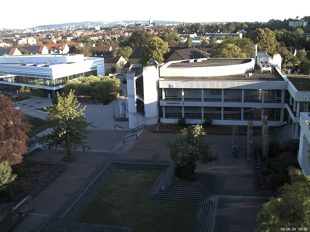 Foto der Webcam: Verwaltungsgeb&auml;ude, Innenhof mit Audimax, H&ouml;rsaal-Geb&auml;ude 1