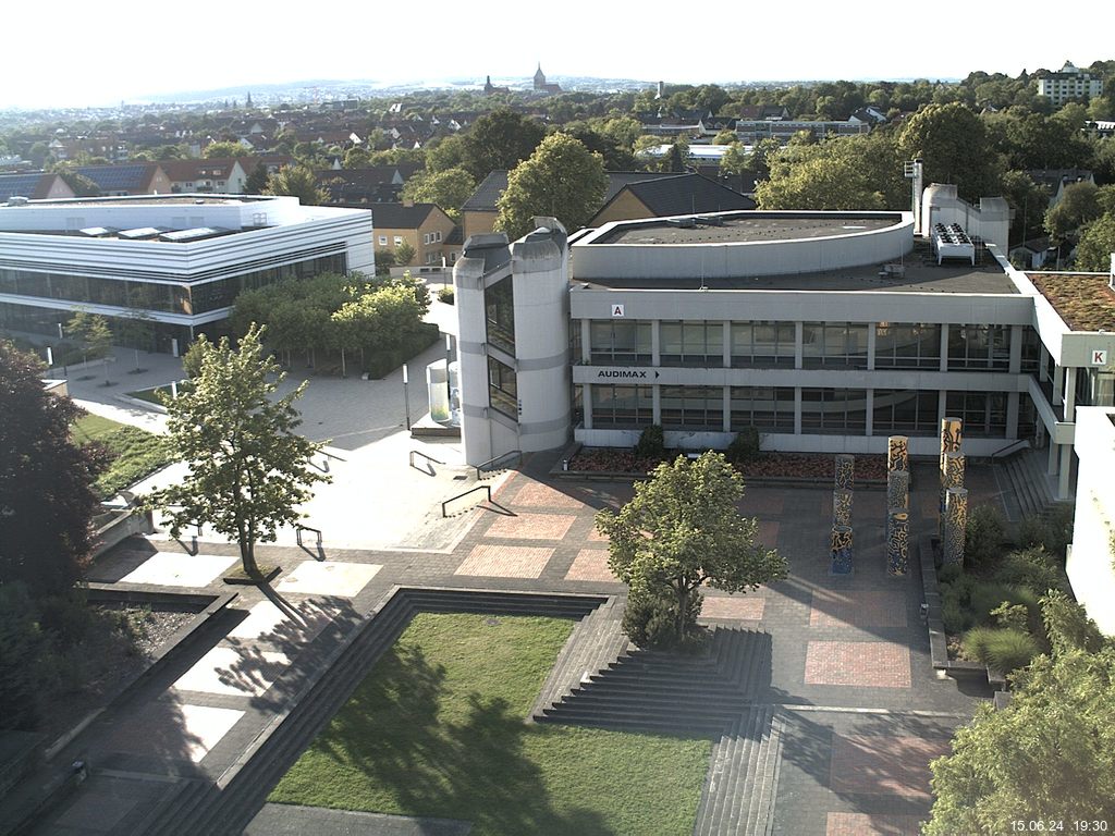 Foto der Webcam: Verwaltungsgeb&auml;ude, Innenhof mit Audimax, H&ouml;rsaal-Geb&auml;ude 1