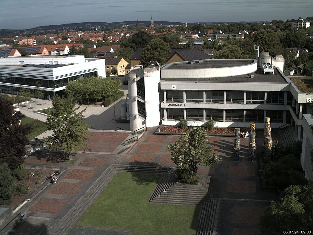 Foto der Webcam: Verwaltungsgebäude, Innenhof mit Audimax, Hörsaal-Gebäude 1