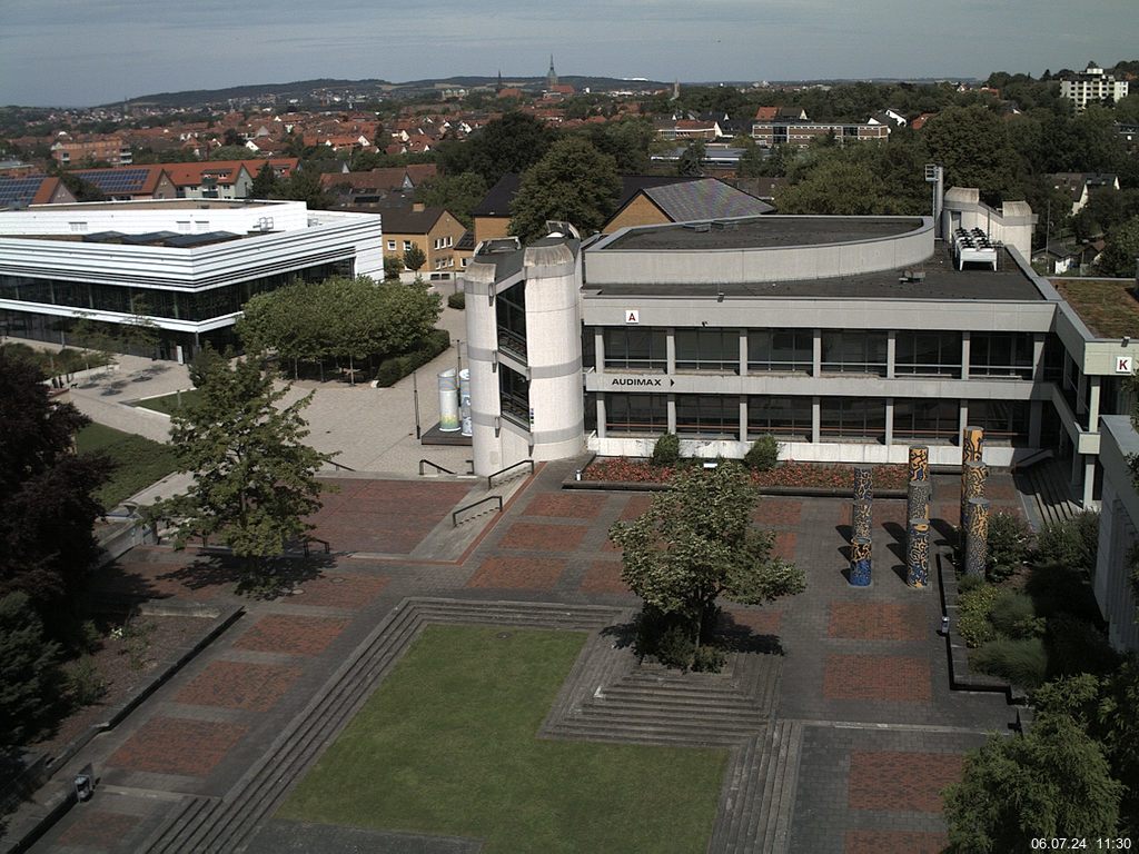 Foto der Webcam: Verwaltungsgebäude, Innenhof mit Audimax, Hörsaal-Gebäude 1