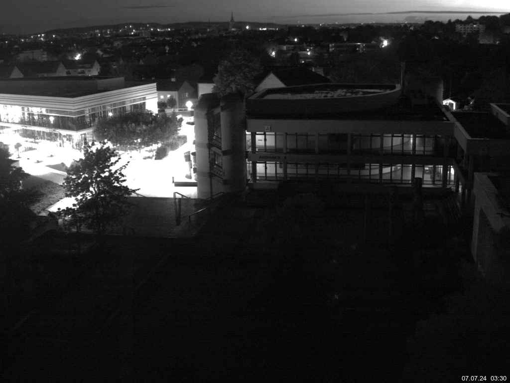 Foto der Webcam: Verwaltungsgebäude, Innenhof mit Audimax, Hörsaal-Gebäude 1