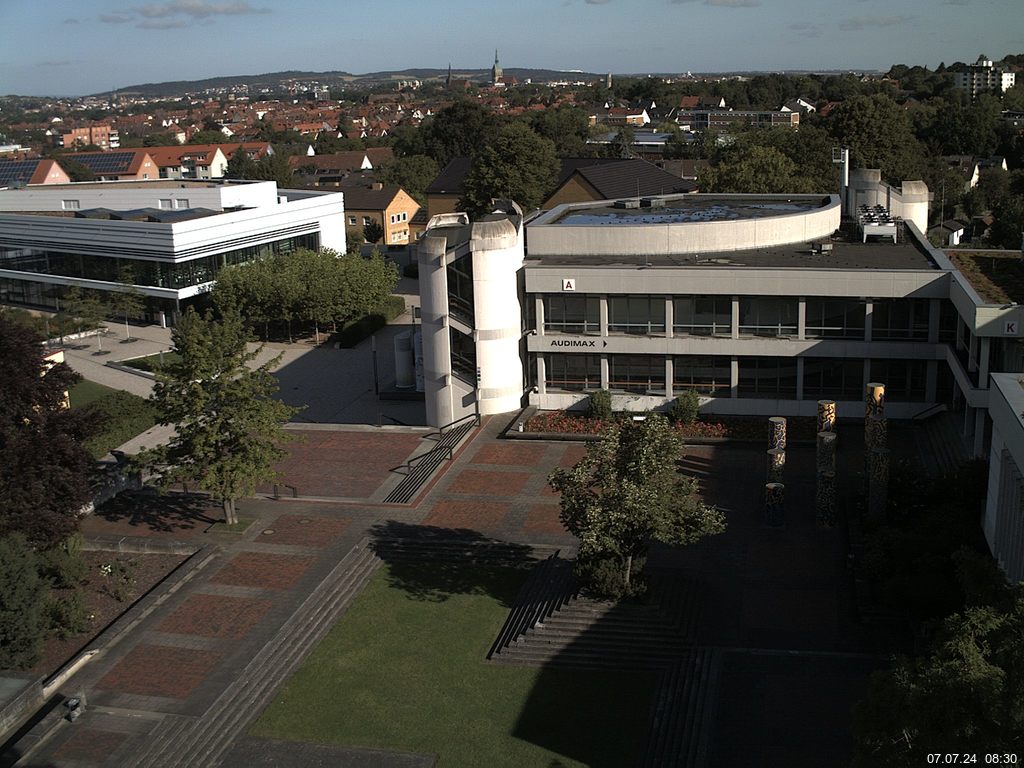 Foto der Webcam: Verwaltungsgebäude, Innenhof mit Audimax, Hörsaal-Gebäude 1