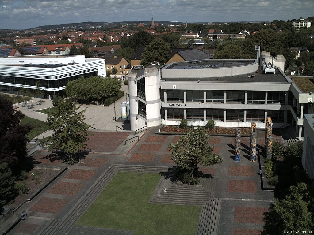 Foto der Webcam: Verwaltungsgebäude, Innenhof mit Audimax, Hörsaal-Gebäude 1