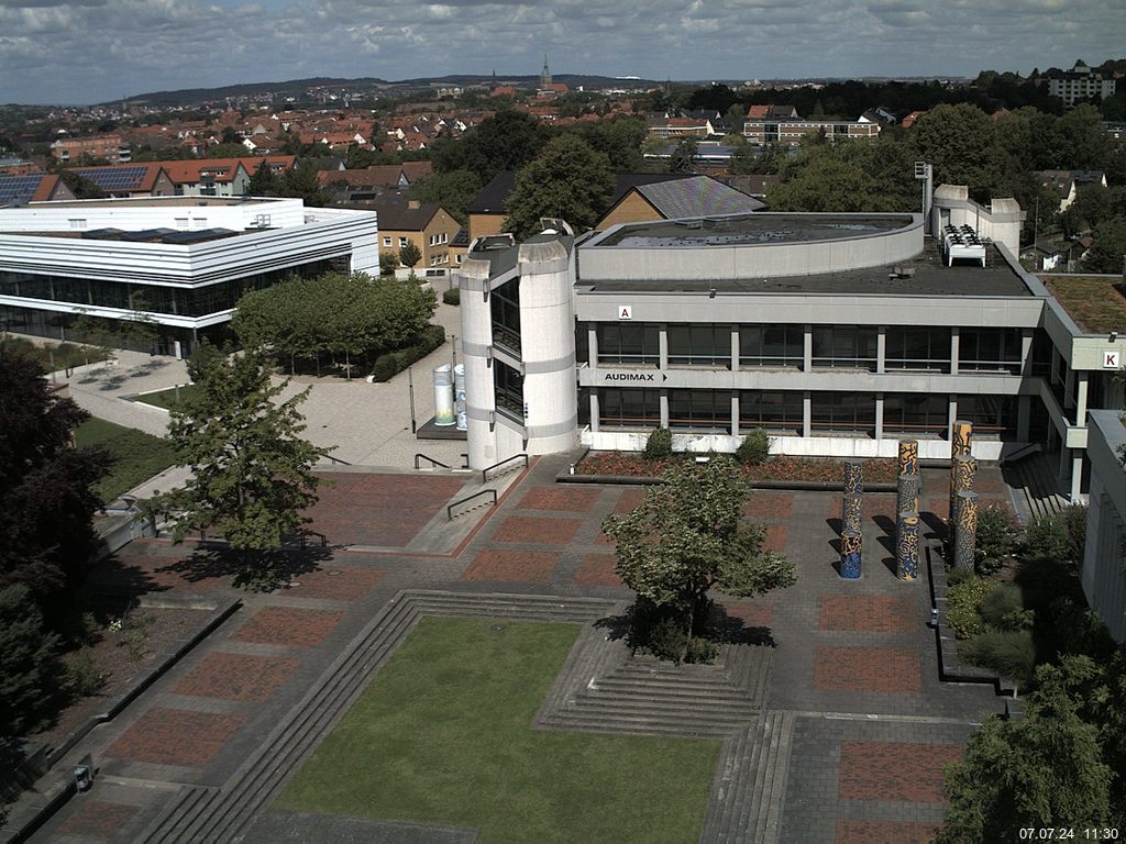 Foto der Webcam: Verwaltungsgebäude, Innenhof mit Audimax, Hörsaal-Gebäude 1