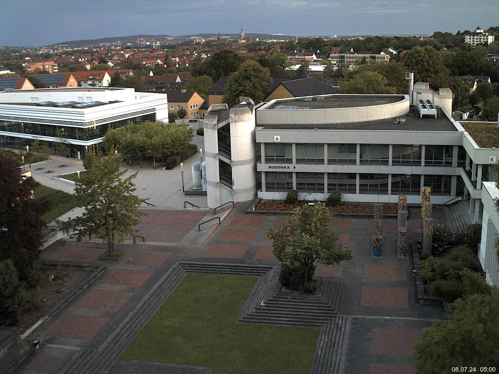 Foto der Webcam: Verwaltungsgebäude, Innenhof mit Audimax, Hörsaal-Gebäude 1