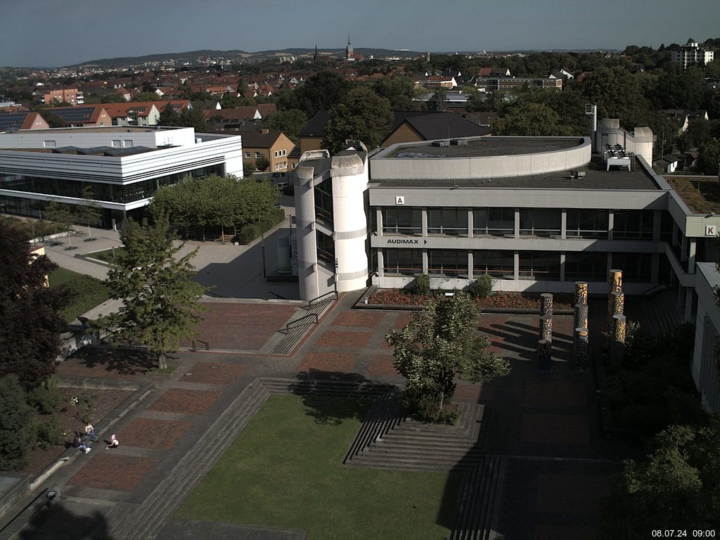 Foto der Webcam: Verwaltungsgebäude, Innenhof mit Audimax, Hörsaal-Gebäude 1