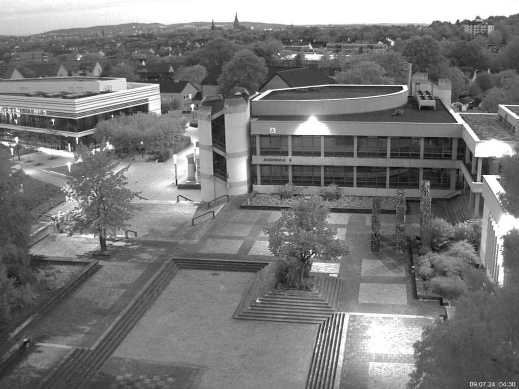 Foto der Webcam: Verwaltungsgebäude, Innenhof mit Audimax, Hörsaal-Gebäude 1