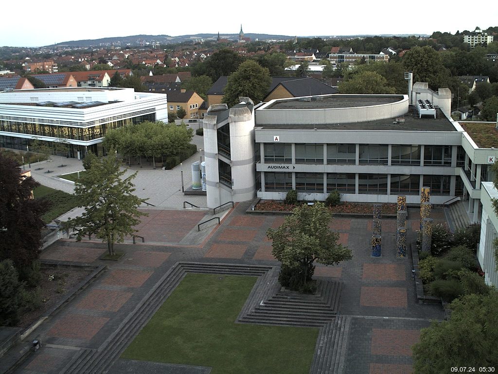 Foto der Webcam: Verwaltungsgebäude, Innenhof mit Audimax, Hörsaal-Gebäude 1