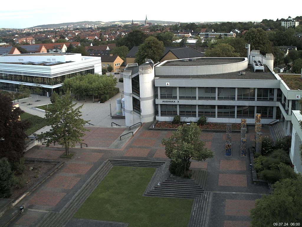 Foto der Webcam: Verwaltungsgebäude, Innenhof mit Audimax, Hörsaal-Gebäude 1