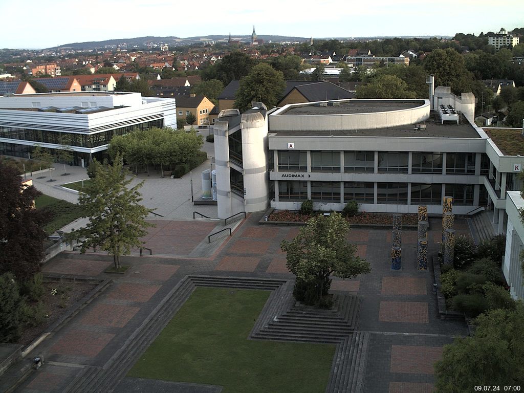 Foto der Webcam: Verwaltungsgebäude, Innenhof mit Audimax, Hörsaal-Gebäude 1