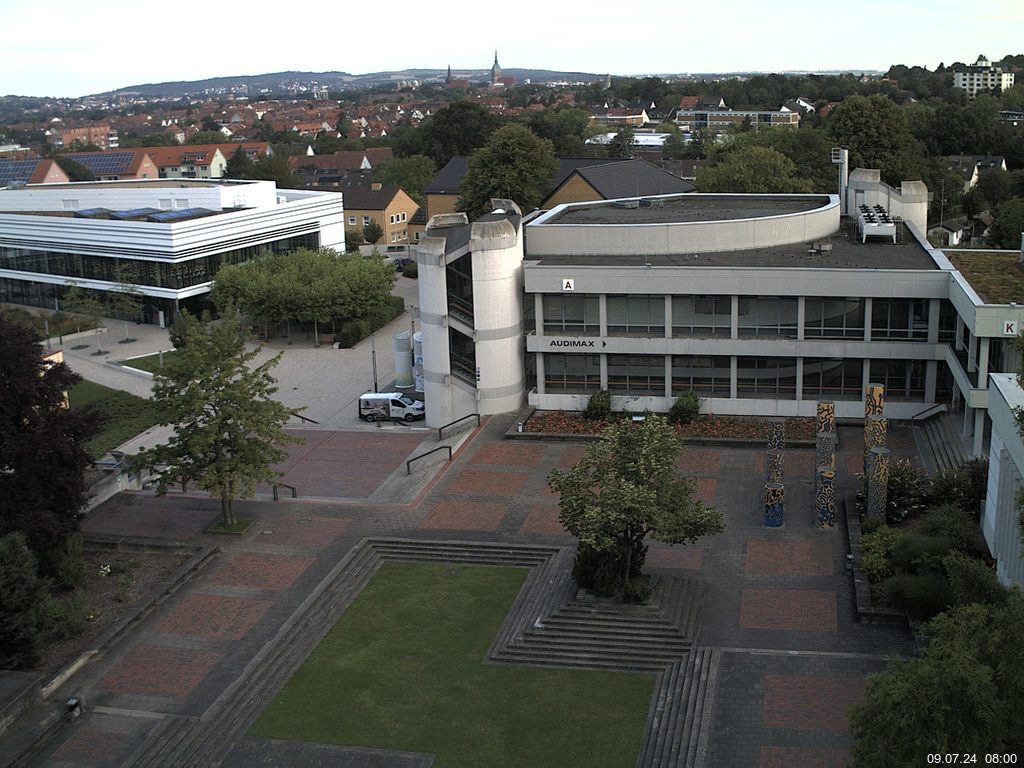 Foto der Webcam: Verwaltungsgebäude, Innenhof mit Audimax, Hörsaal-Gebäude 1