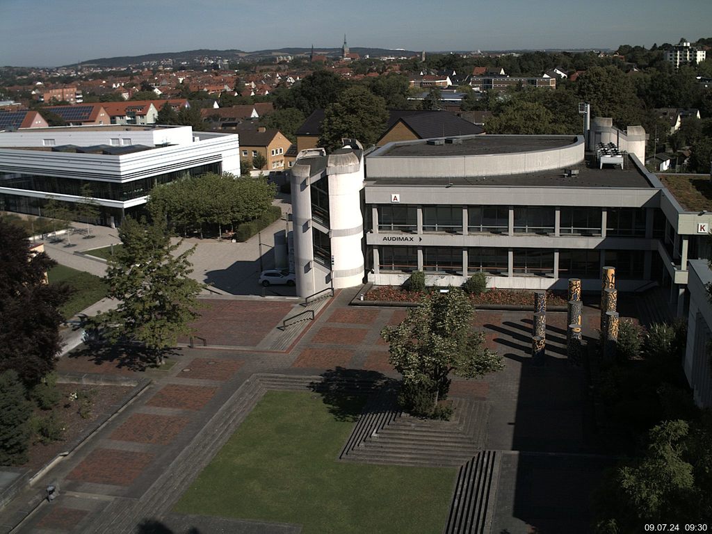 Foto der Webcam: Verwaltungsgebäude, Innenhof mit Audimax, Hörsaal-Gebäude 1