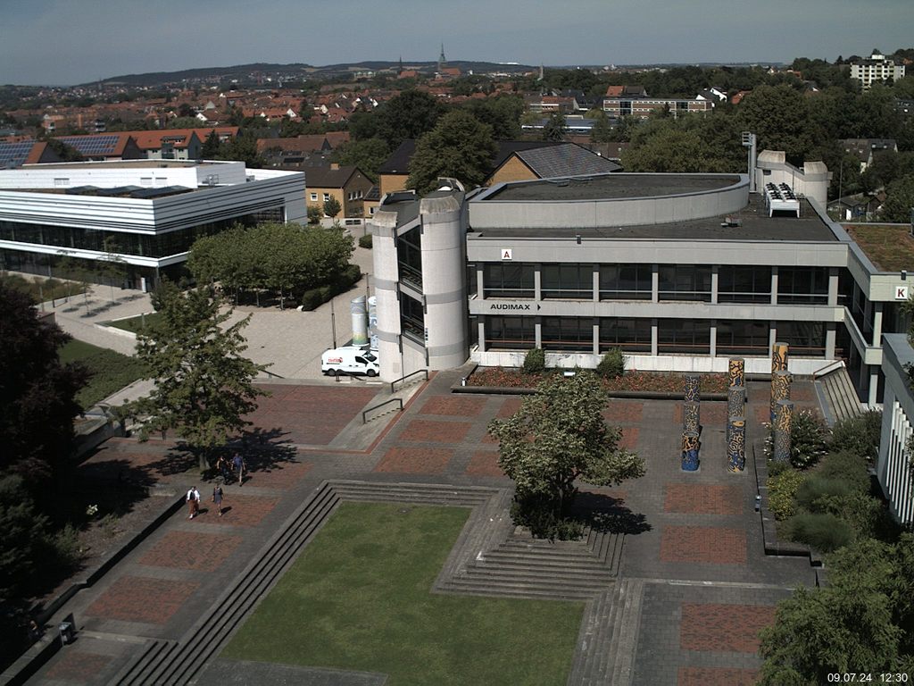 Foto der Webcam: Verwaltungsgebäude, Innenhof mit Audimax, Hörsaal-Gebäude 1