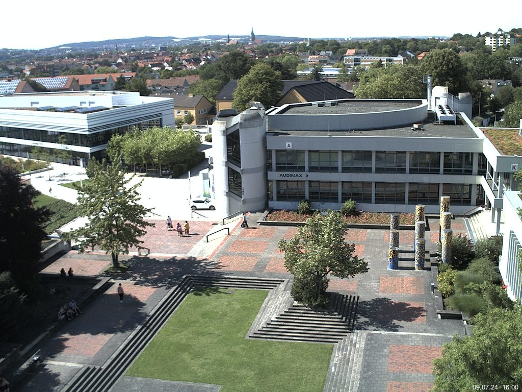 Foto der Webcam: Verwaltungsgebäude, Innenhof mit Audimax, Hörsaal-Gebäude 1