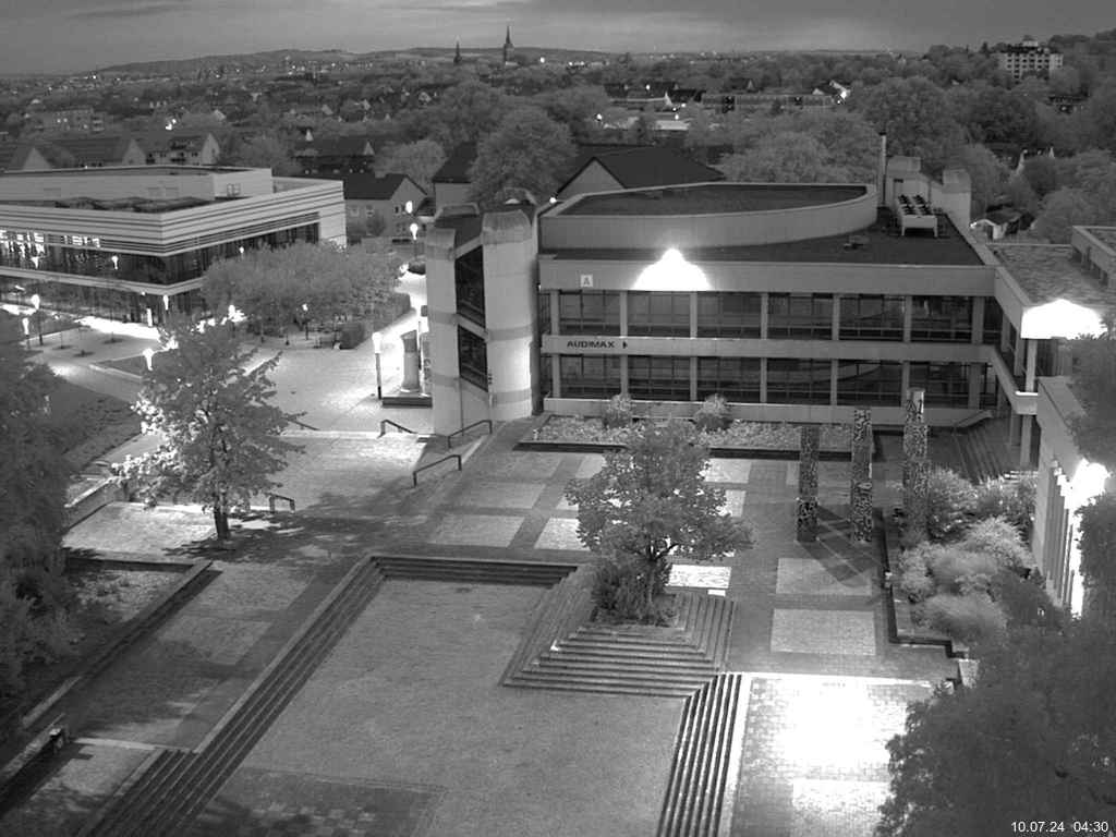 Foto der Webcam: Verwaltungsgebäude, Innenhof mit Audimax, Hörsaal-Gebäude 1