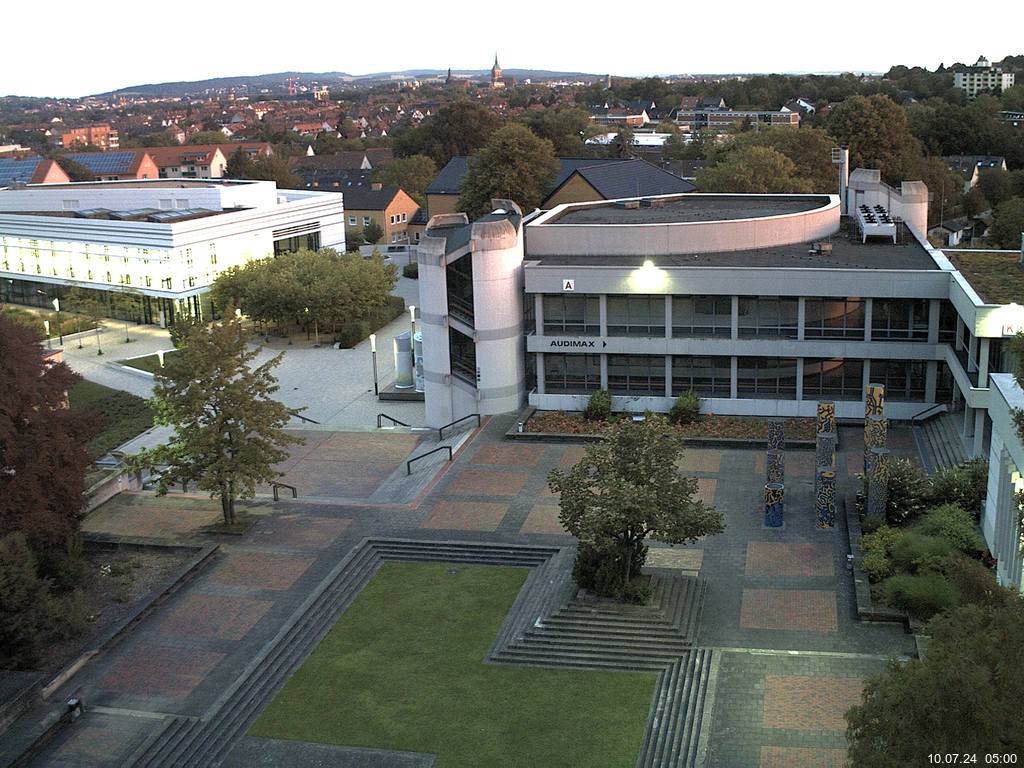 Foto der Webcam: Verwaltungsgebäude, Innenhof mit Audimax, Hörsaal-Gebäude 1